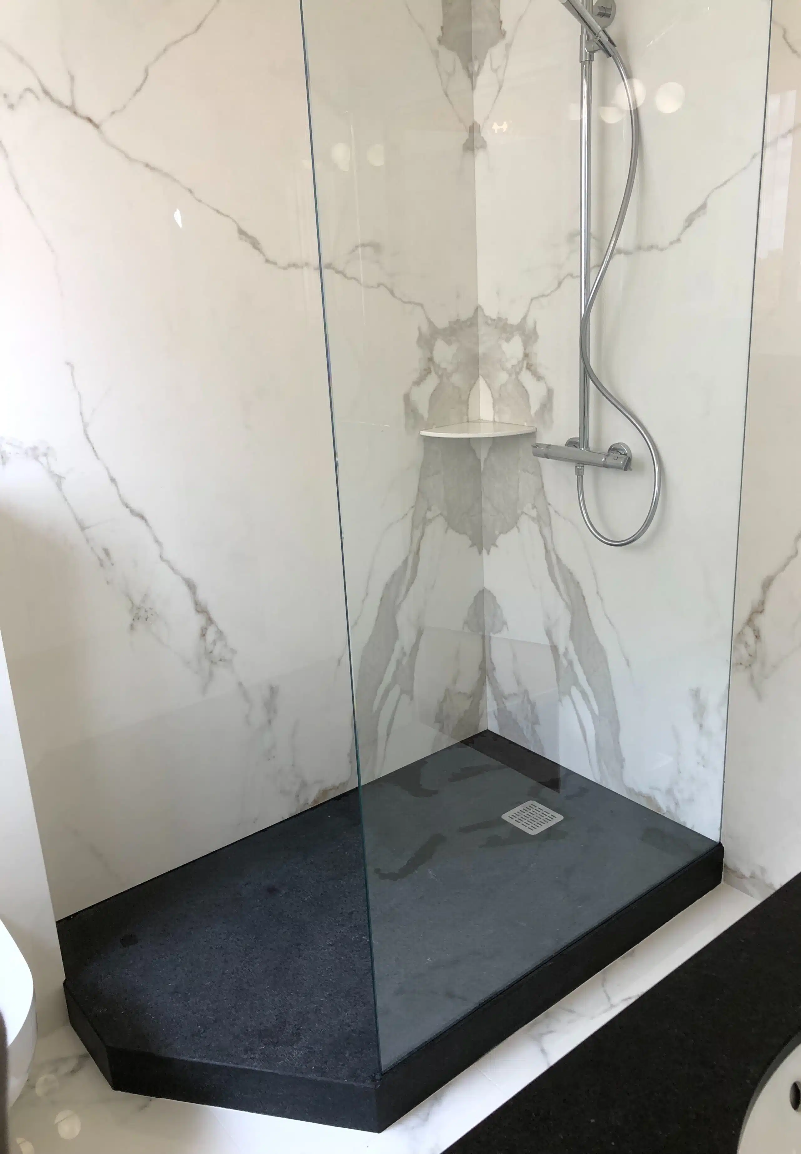 Panneaux muraux pour salle de bains
