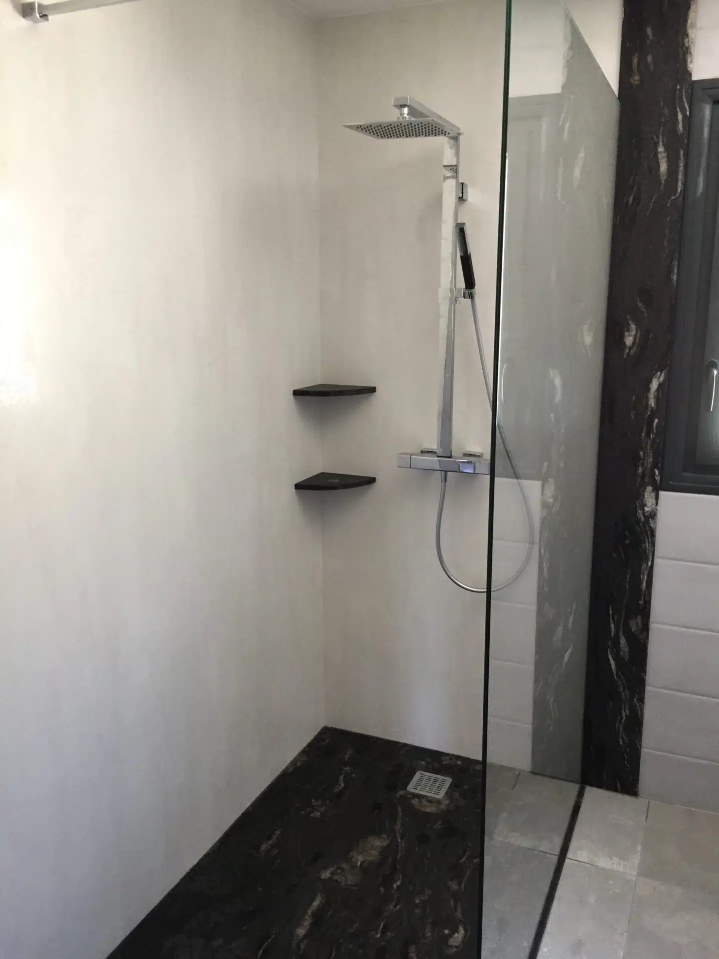 Panneau Mural Salle de Bain : Élégance Surprenante et Pratique