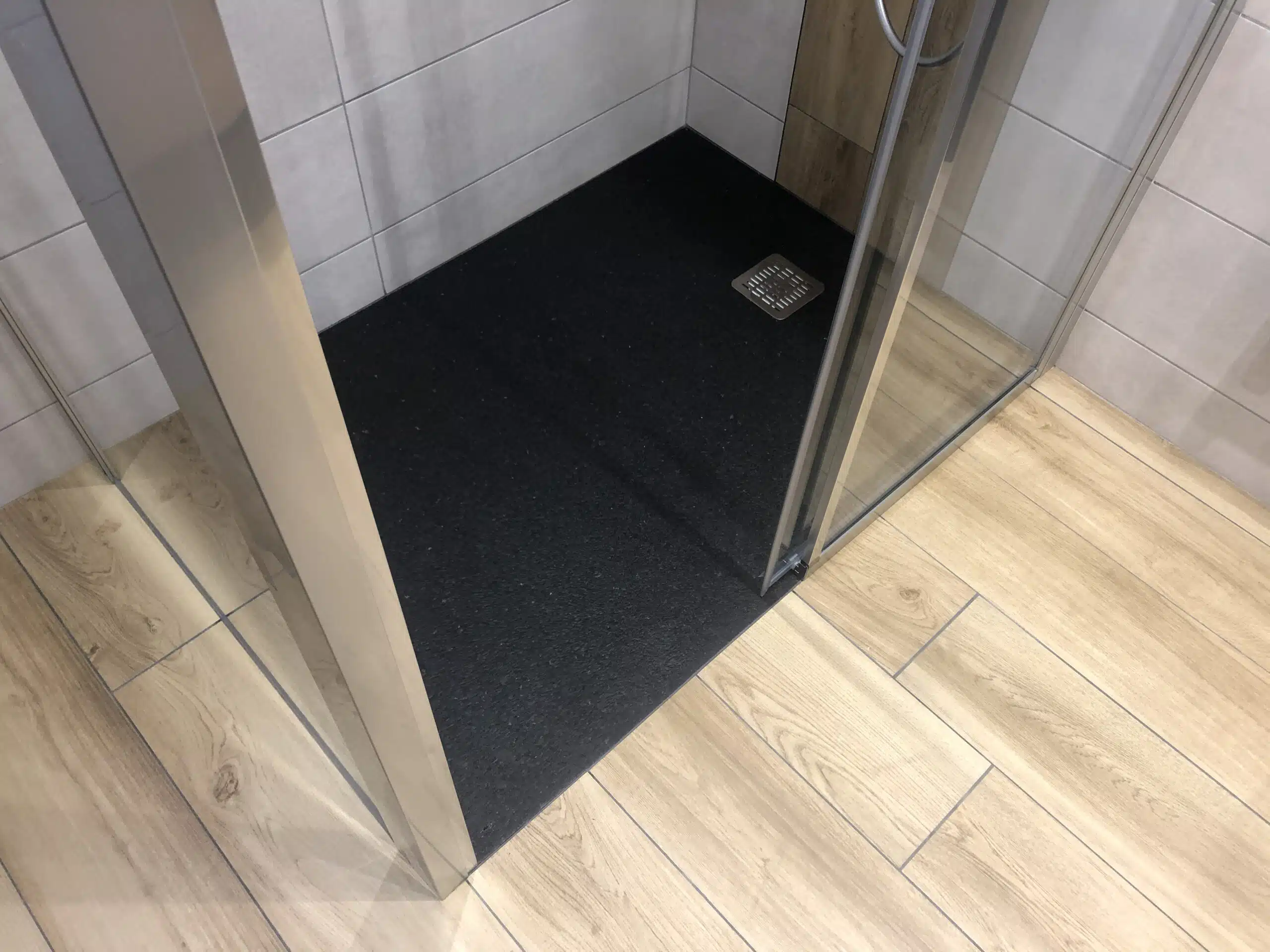 Douche Salle de Bain : Aménagement Moderne et Astuces